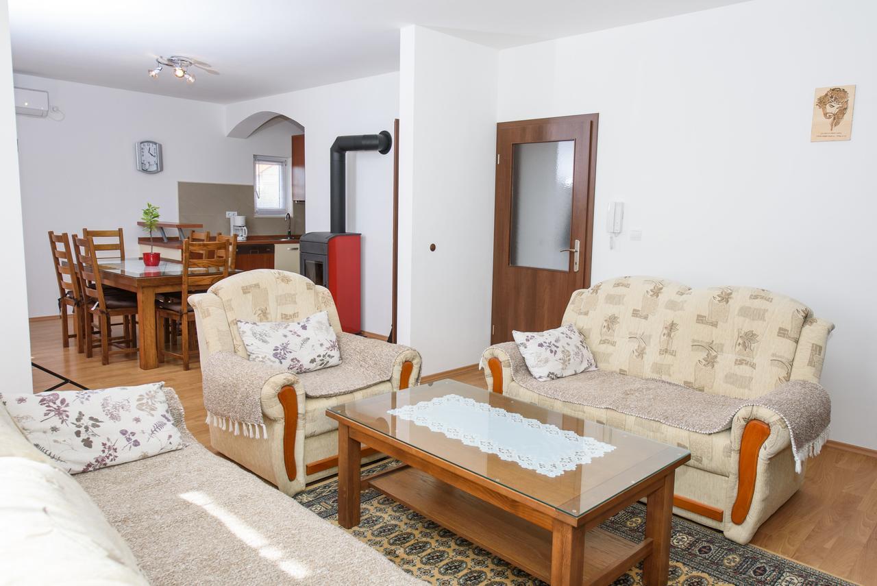 Apartment Drmic Kaštela Eksteriør billede